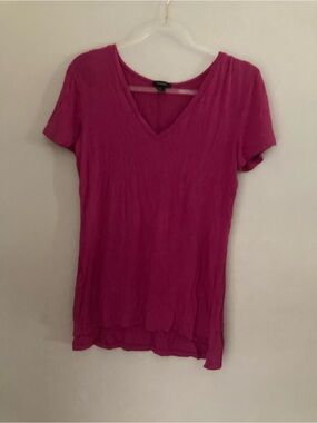 Halogen V-Neck Short Sleeve Tee in Fuchsia Pink